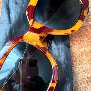 Stylish Tortoiseshell Sunglasses